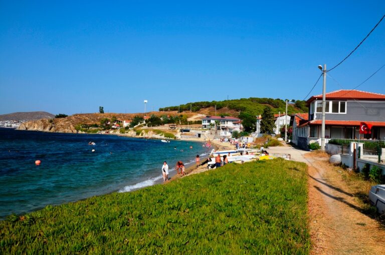 Avşa Adası Manastır Plajı