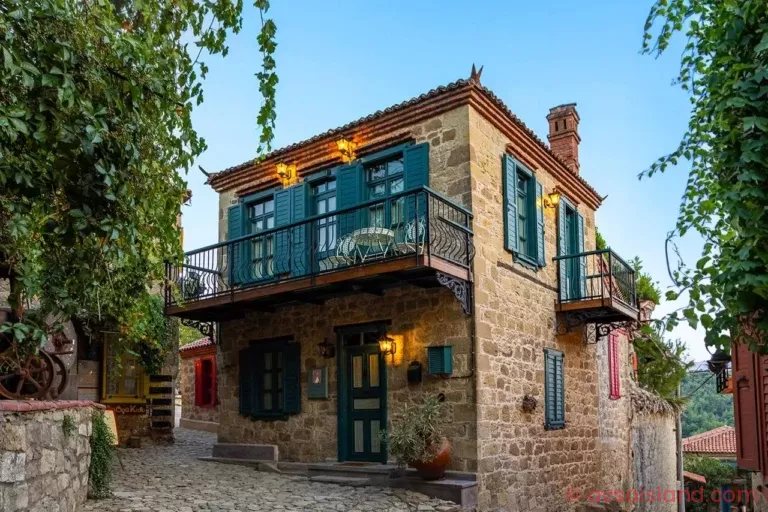 Kazdağları’nda Taş Ev Konaklama Deneyimi: Orion Adatepe ile Ev Konforunda Tatil