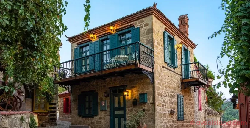 Kazdağları’nda Taş Ev Konaklama Deneyimi: Orion Adatepe ile Ev Konforunda Tatil